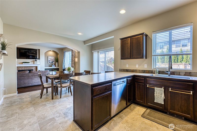 5th image of 3523 181st Street E