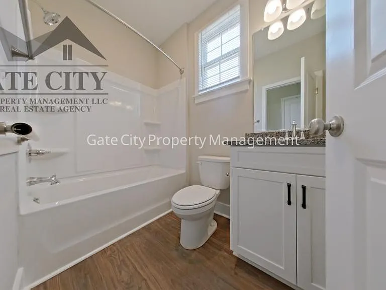 138 Dover Rd — Photo 5