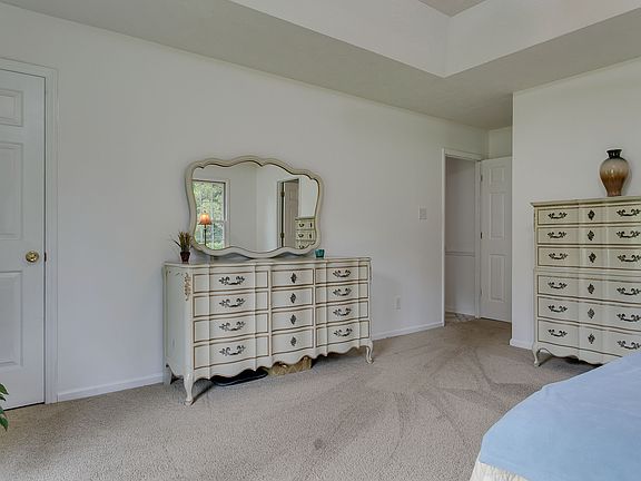5th image of 2330 Darby Ln