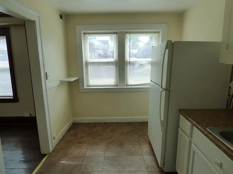 1332 W 83rd St #4 — Photo 7