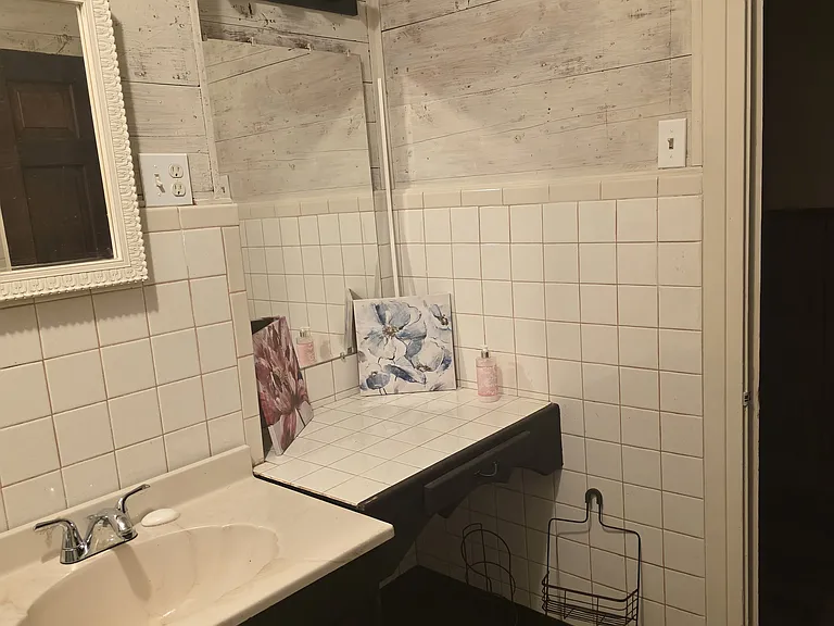 308 N Trinity St — Photo 11