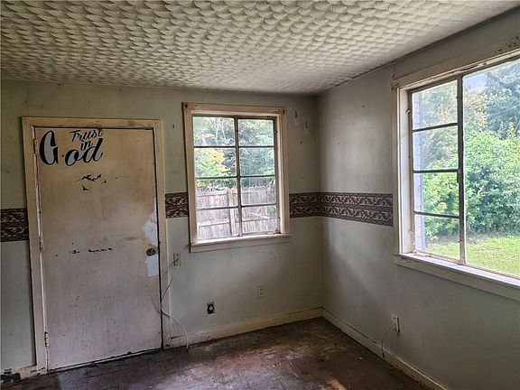 3rd image of 2436 Ridge Rd