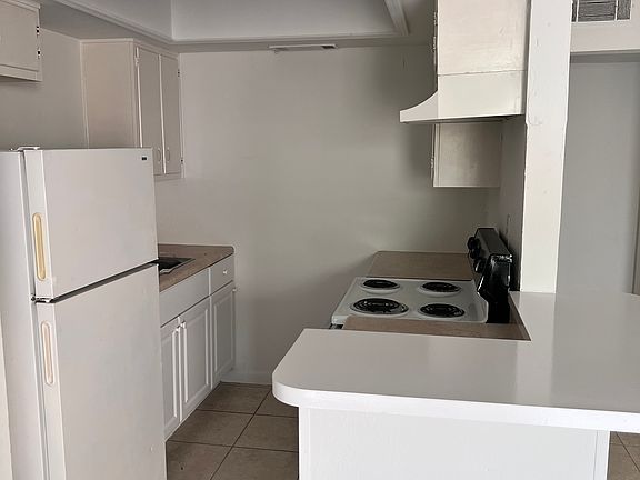 2nd image of 3285 University Blvd N #C02e4ef72
