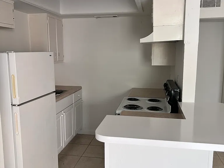 University Place Apartments — Photo 3