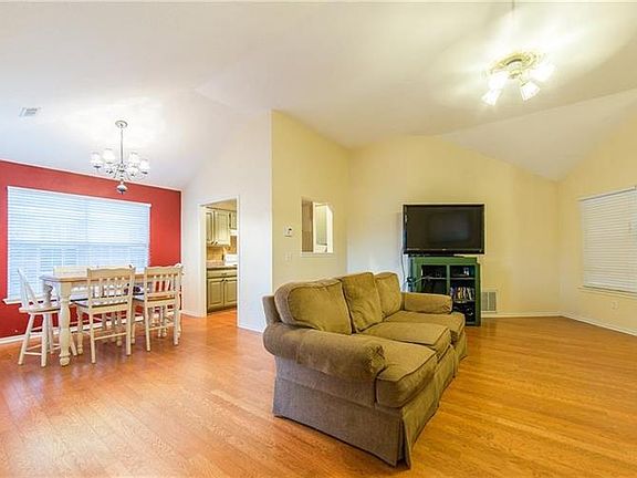 4th image of 1078 S Liberty Dr