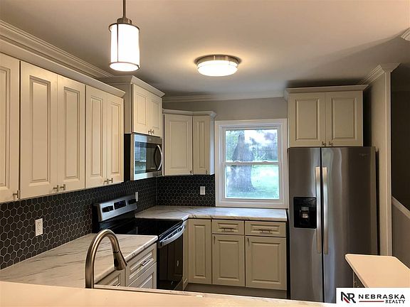 5th image of 2725 S 36th St