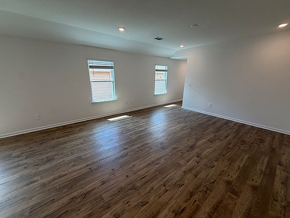 2nd image of 544 Glimer Ln