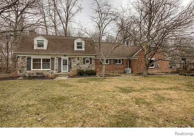 1st image of 29786 Linden St