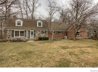 29786 Linden St, Farmington Hills, MI 48336