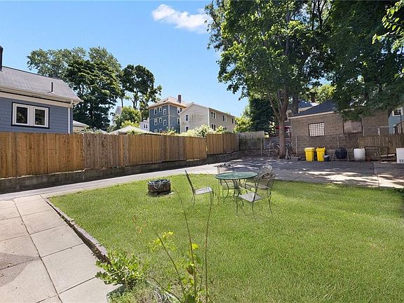 5th image of 57 Woodbine St