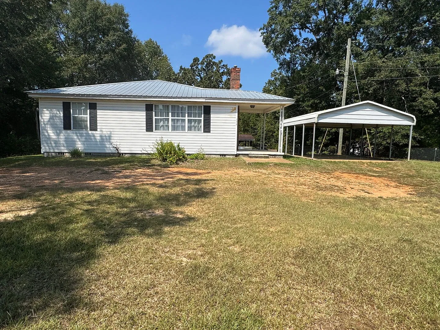 Cozy 3 Bed 1 Bath Home! Available Now! Schedule a Tour Today! — Photo 4