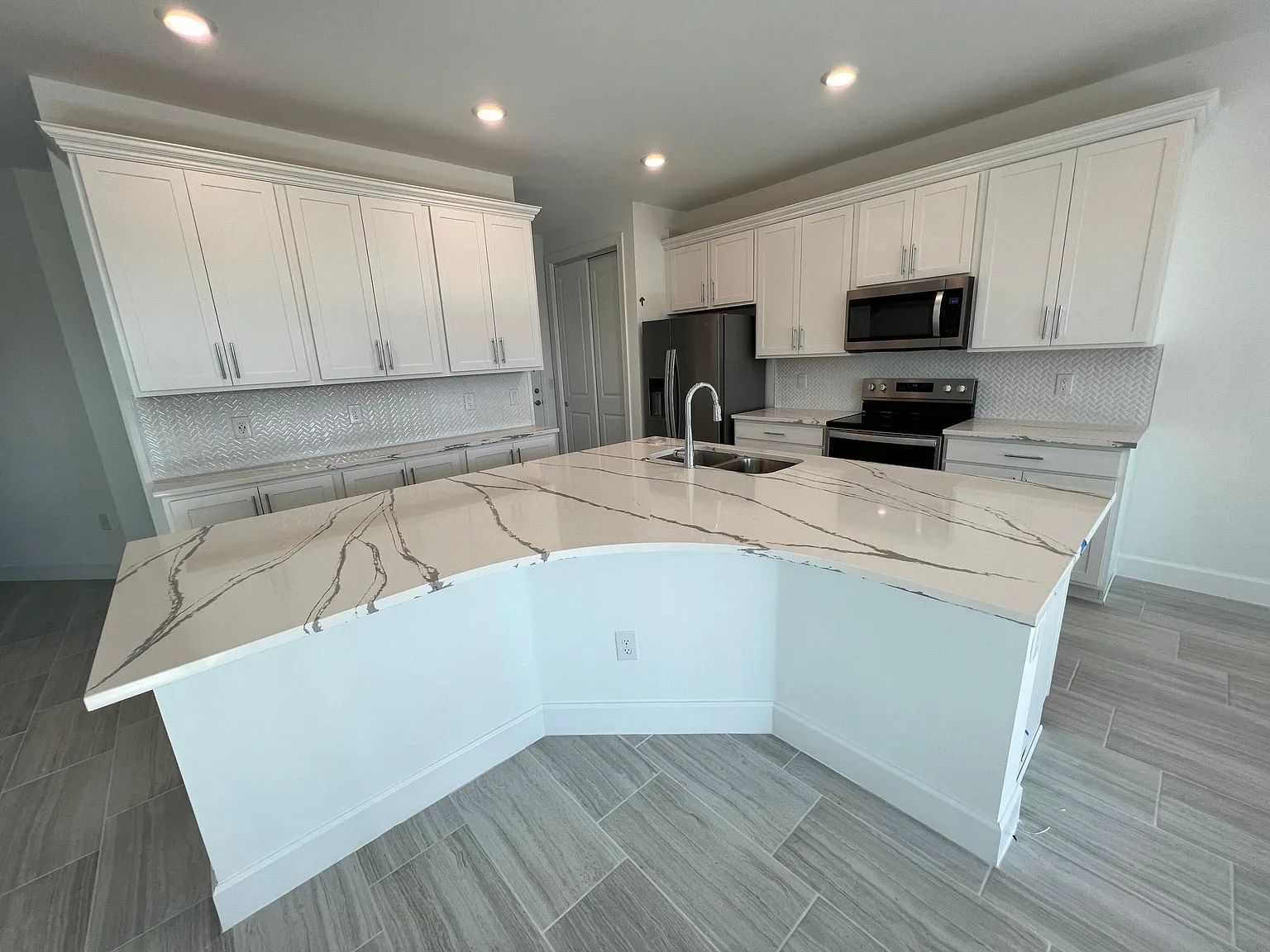 3 bed, 1901 sqft, $3,500 — Photo 2