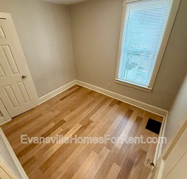 2502 W Delaware St — Photo 9