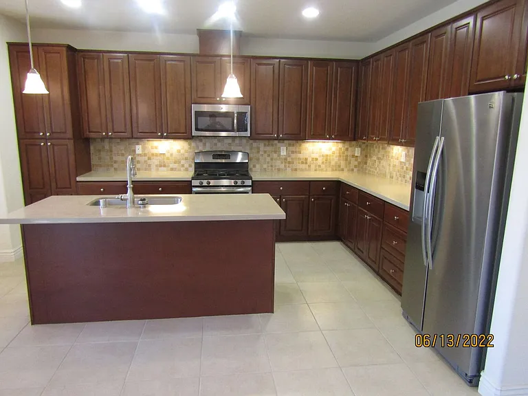305 Hampton Dr — Photo 11
