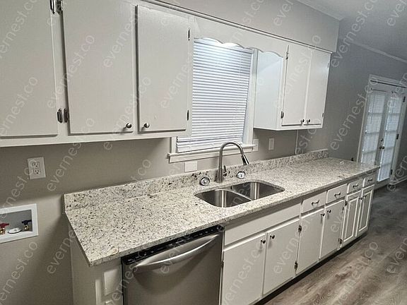5th image of 2525 Hillcrest Cir