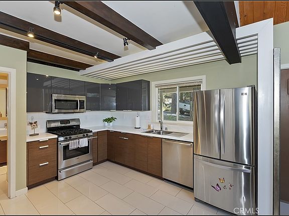 upper unit kitchen