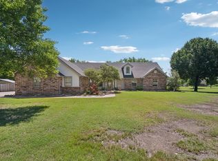 801 N Woodchuck Ln, Skiatook, OK 74070
