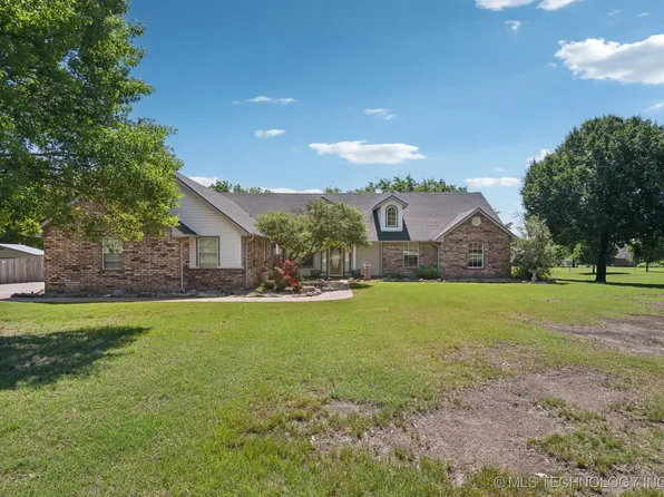 801 N Woodchuck Ln, Skiatook, OK 74070