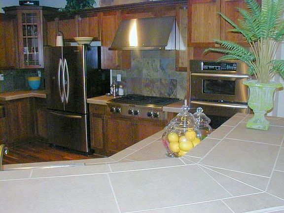 Kitchenaid stainless steel throughout .....