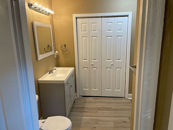 Master Bathroom w W/D hookup