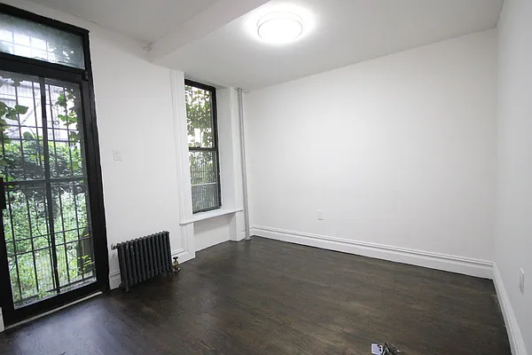 Rented by Compass | media 32