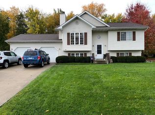 805 E Elm St, Le Roy, IL