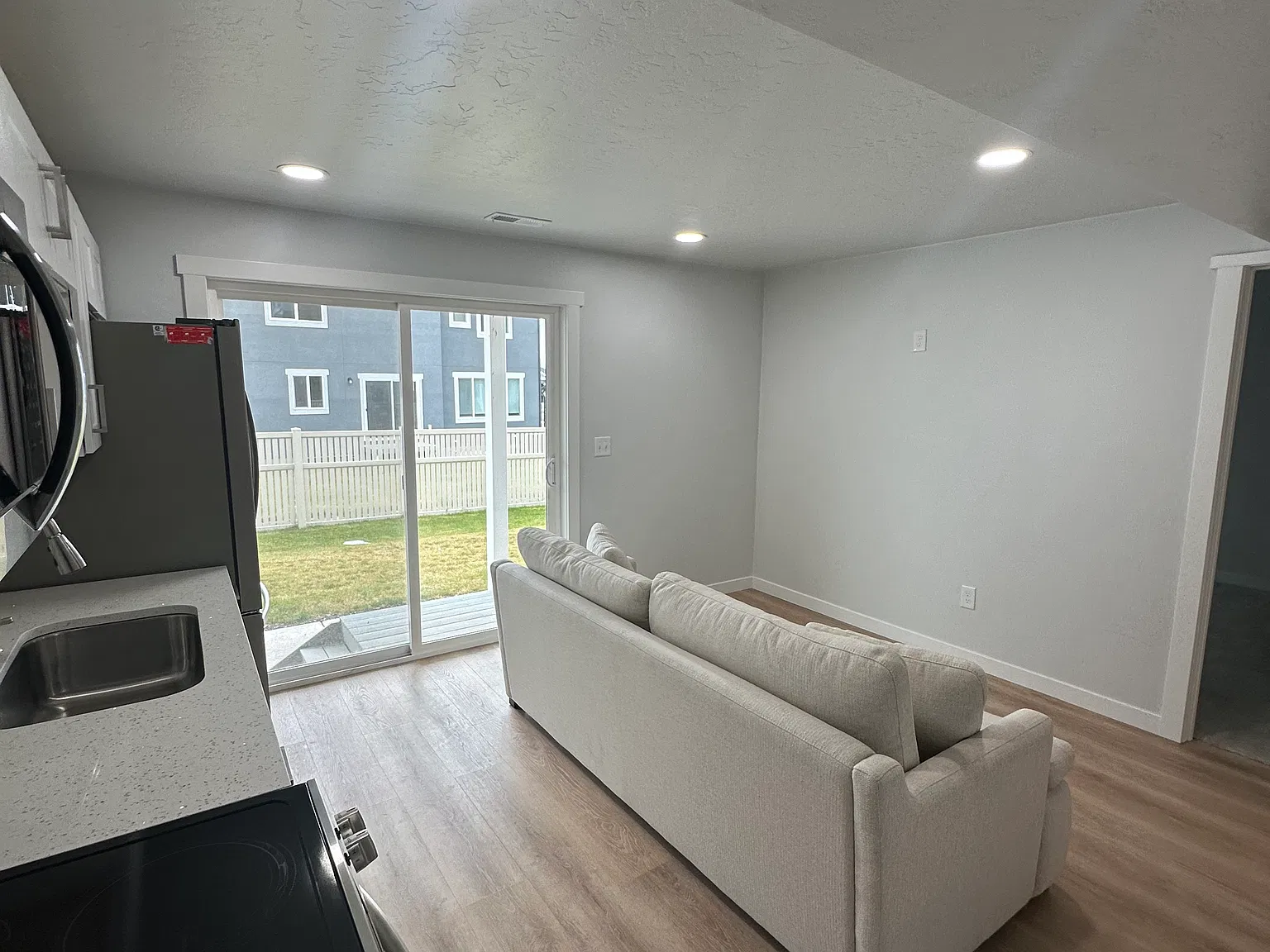 1 bed, 700 sqft, $1,300 — Photo 2