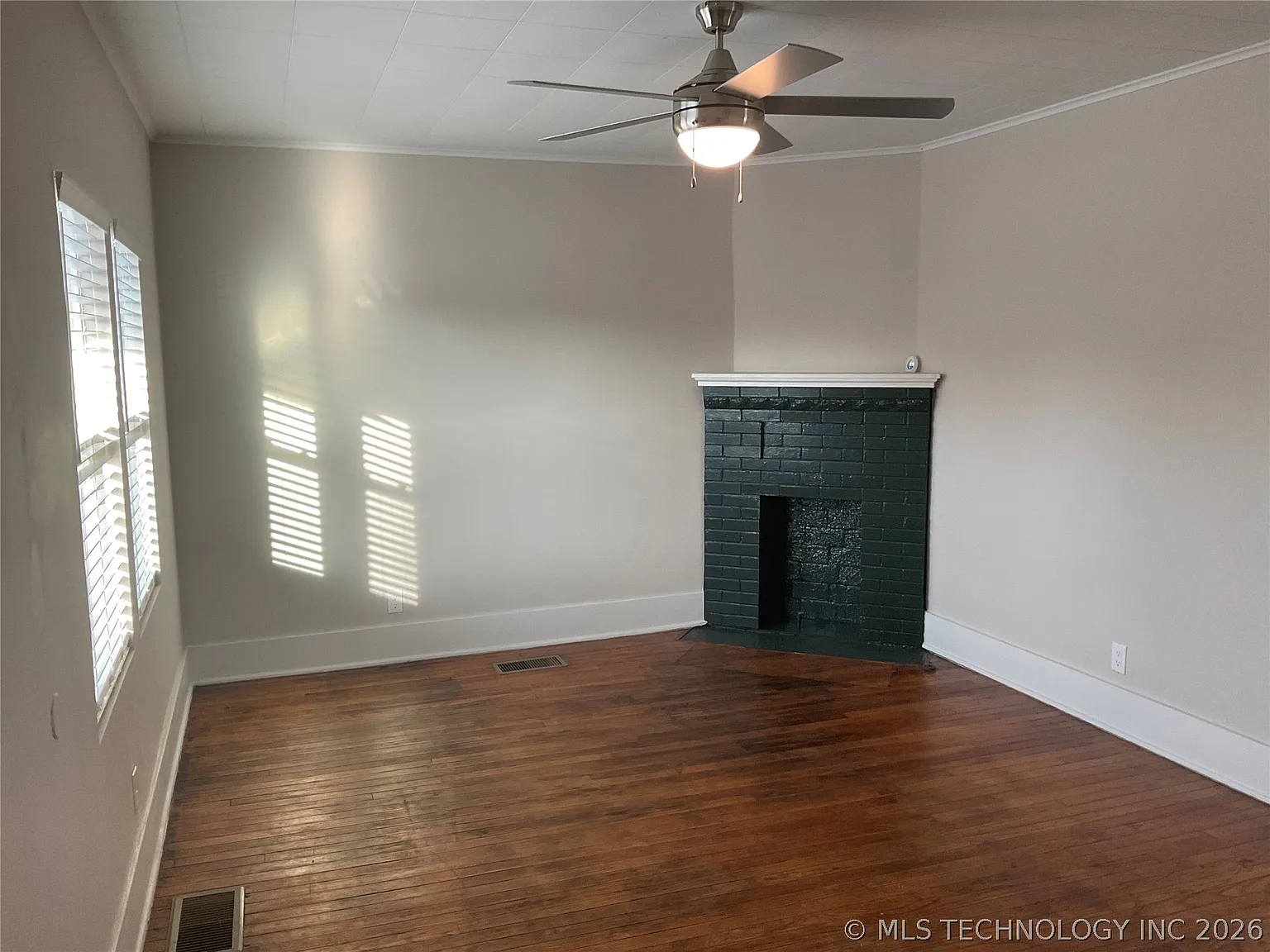 1 bed, 1.0 bath, 722 sqft, $1,000 — Photo 2