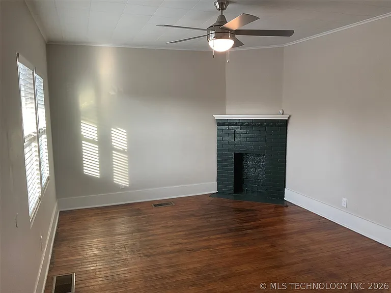 1351 E 6th St — Photo 2