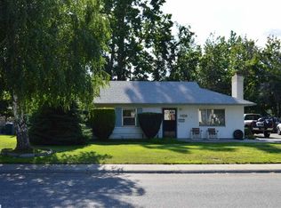 1315 Cottonwood Dr, Richland, WA 99354