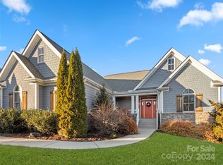 127 Rockbridge Rd, Mills River, NC 28759