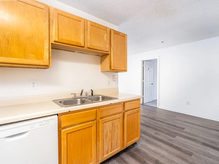 Reynolds Place Apartments — Photo 27