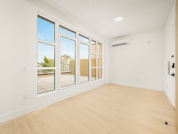 3rd image of 733 Lincoln Pl #1507