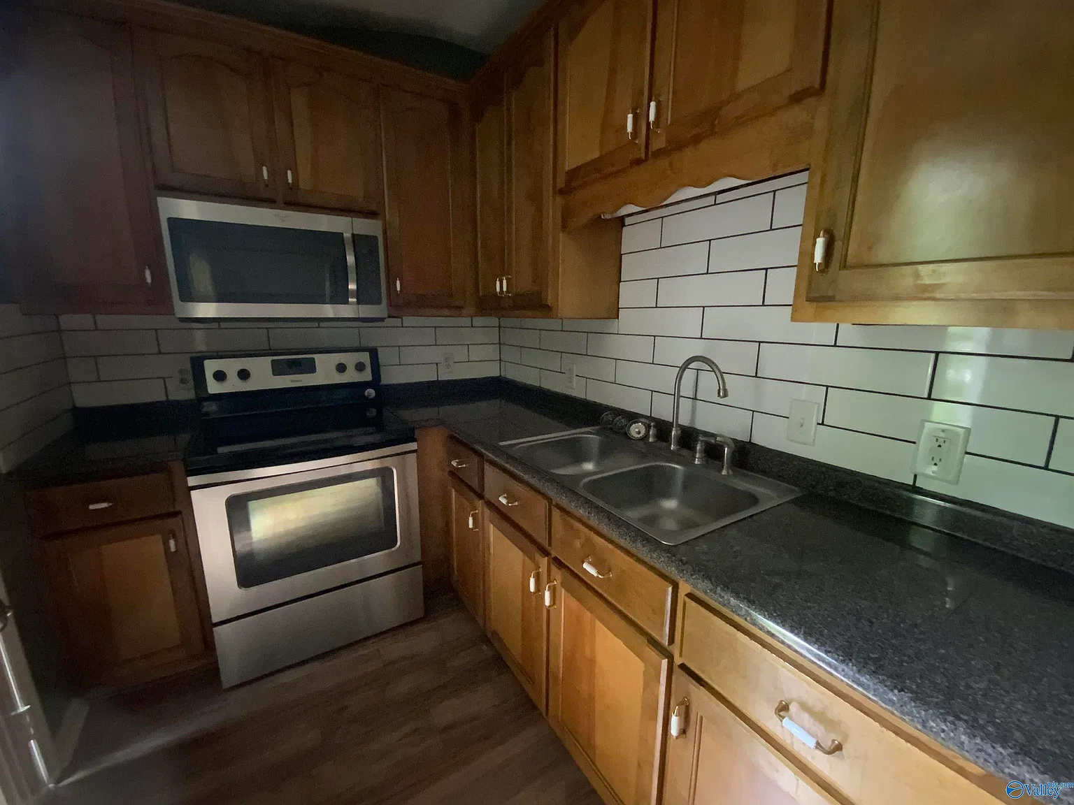 3 bed, 1.5 bath, 1000 sqft, $1,100 — Photo 4