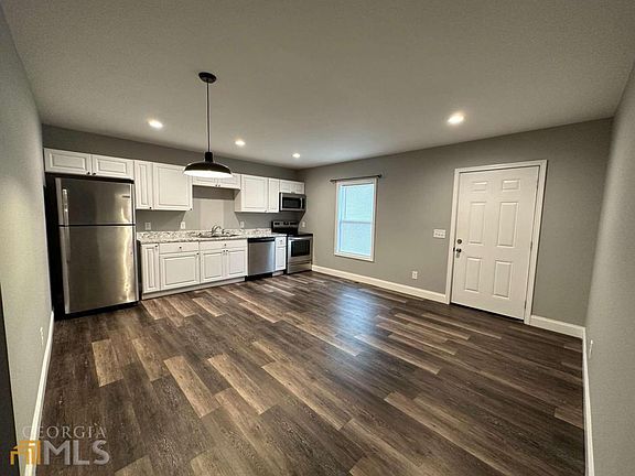 5th image of 6250 West Ave