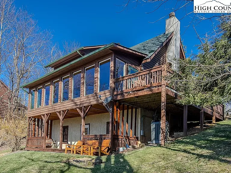 828 Alpine Dr