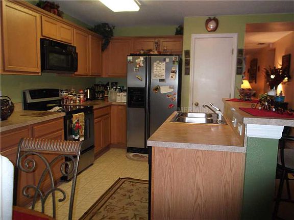 4th image of 516 Berry James Ct