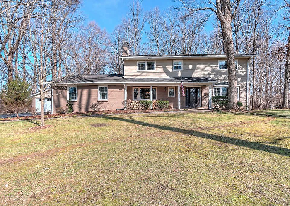 1st image of 144 Sycamore Cir E