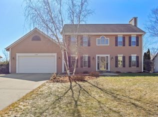 5303 W Princeton Pine Ct, Franklin, WI 53132
