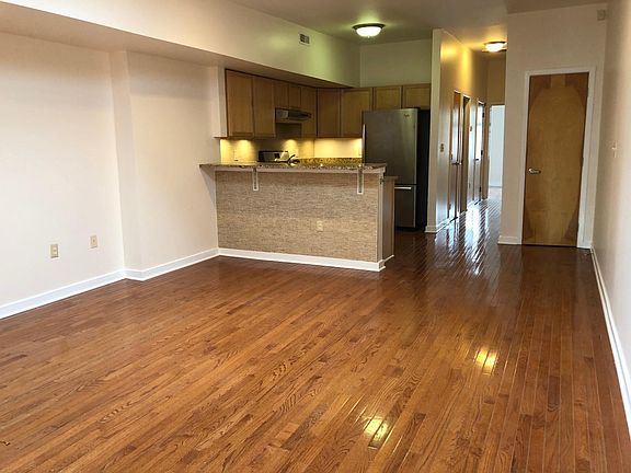 2nd image of 619 E Passyunk Ave Fl 3rd