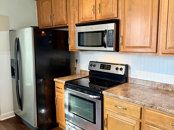 5th image of 242 E Ross St