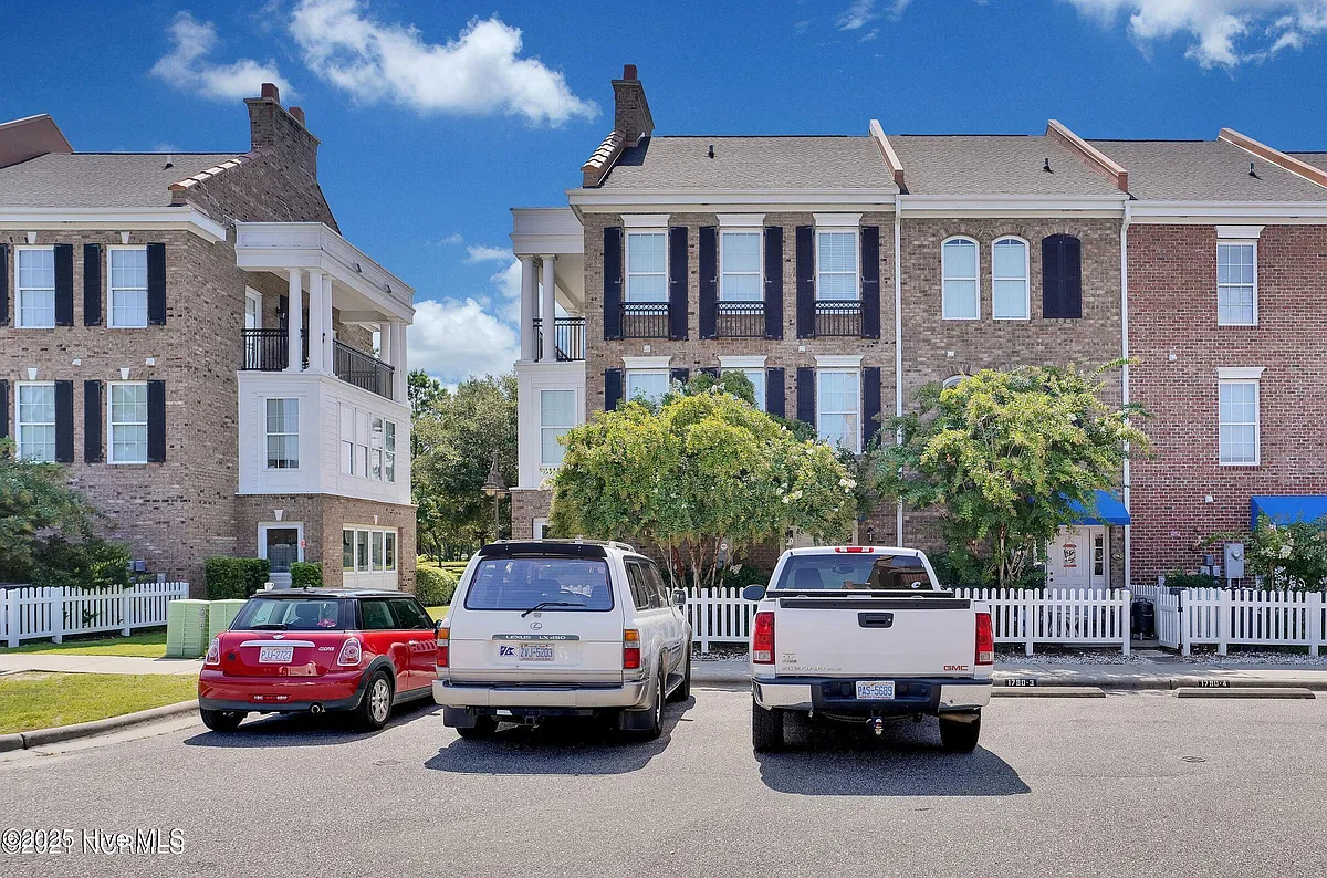 Building Photo - 1790 Queen Anne St #1