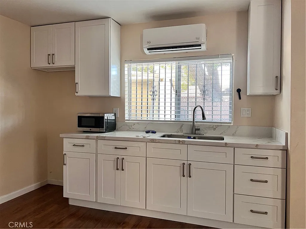 Studio, 1305 sqft, $1,650 — Photo 3