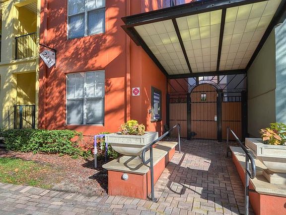 2nd image of 2401 W Horatio St Unit 730