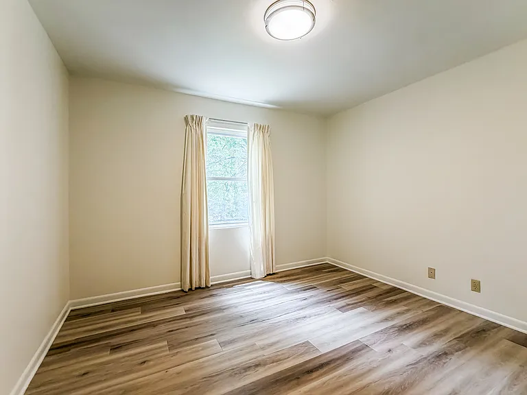 Charlestown Square Apartments — Photo 35