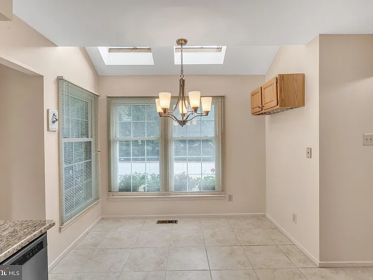 48 Stonehurst Ct — Photo 7