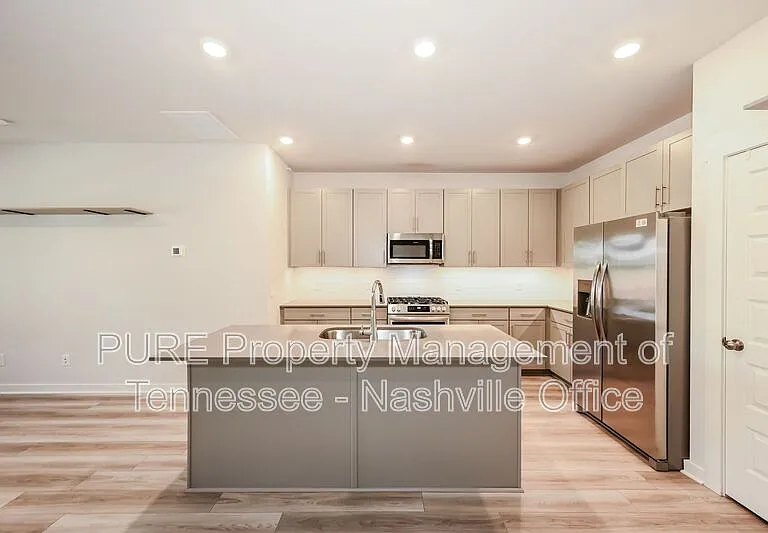 2708 Fordham St — Photo 2
