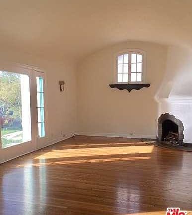 3rd image of 422 N Windsor Blvd