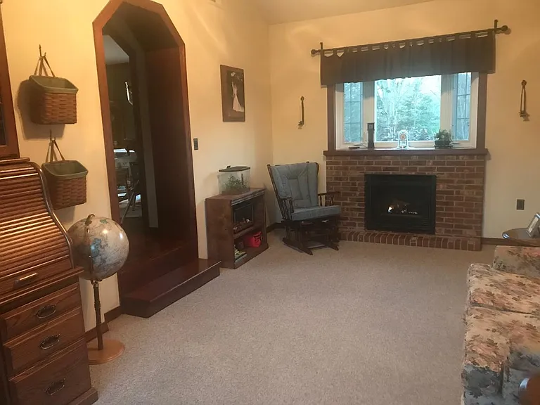 Sitting room/office w/ fireplace