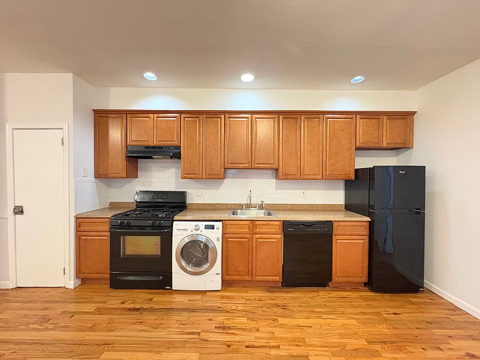 1st image of 400 Woodlawn Ave #4
